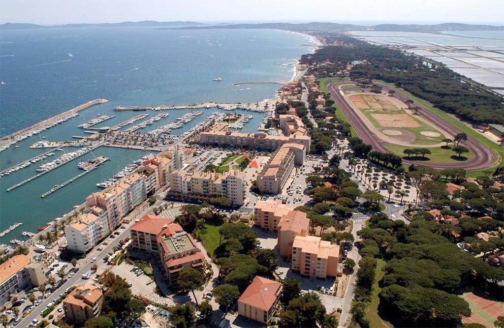 Holidays Йер Экстерьер фото